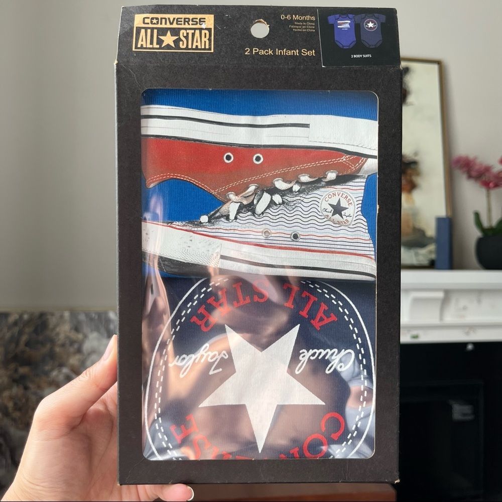 New in gift box Converse Infant Baby Bodysuit Set for 0-6 Months (2 Pack）Blue